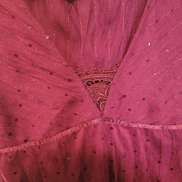 Le chateau burgundy sequins top - Picture 4 of 8